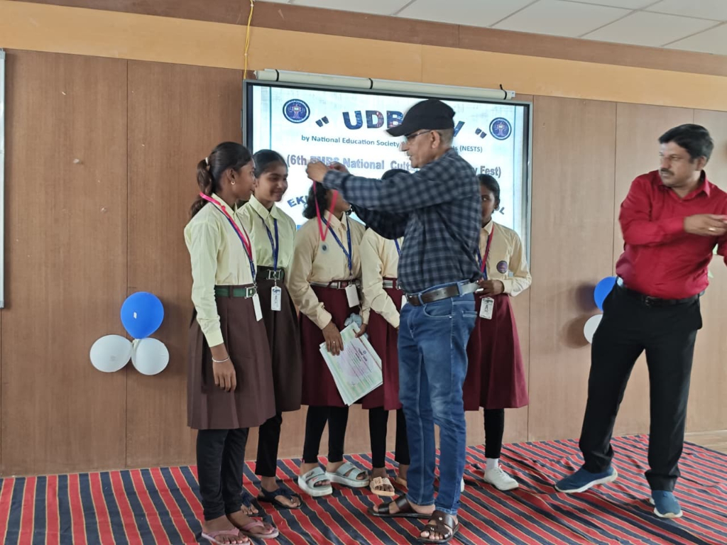 MEDAL DISTRIBUTION OF WINNER STUDENTS IN THE EVENTS COMPETITION CONDUCTED IN 6TH EMRS FEST
